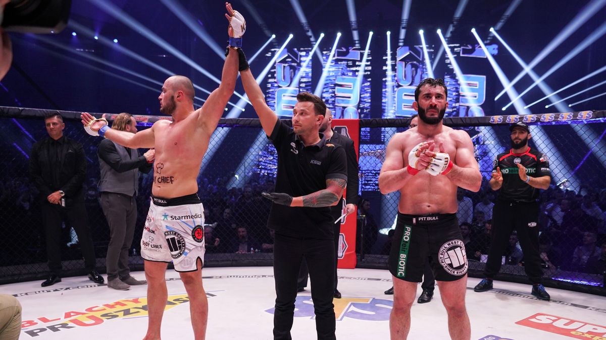 Materiały prasowe / kswmma.com / Na zdjęciu: Mamed Chalidow i Tomasz Narkun (z lewej)