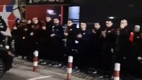 Kibice Wisły Kraków do rana czekali na piłkarzy. Zobacz, jak ich przywitali