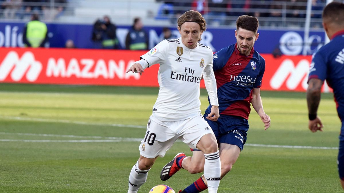 PAP/EPA / JAVIER BLASCO / Na zdjęciu: Luka Modrić (przy piłce)