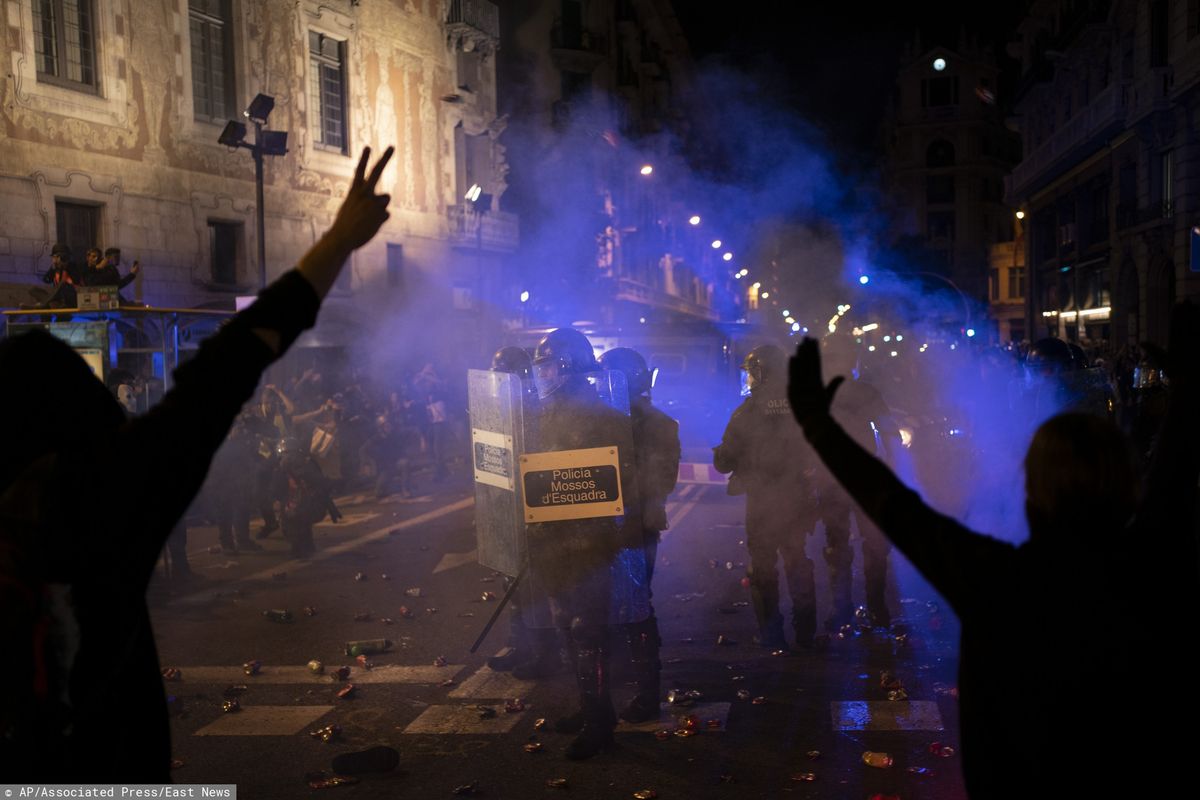 Barcelona. Zamieszki zwolenników niepodległości Katalonii z policją, są ranni