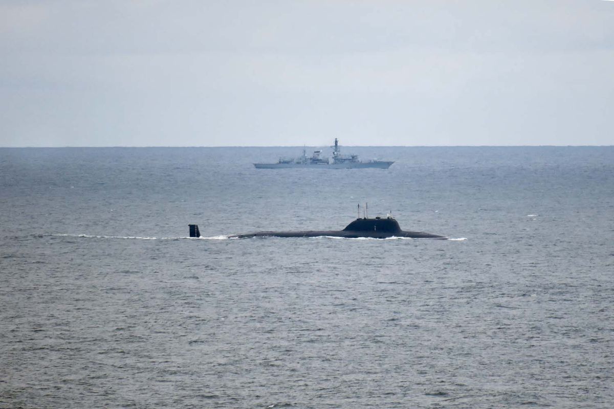 HMS Portland dostrzegł rosyjski okręt podwodny Wiepr
