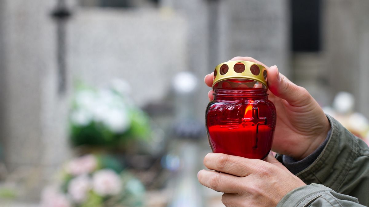 Skąd zwyczaj zapalania zniczy na Wszystkich Świętych