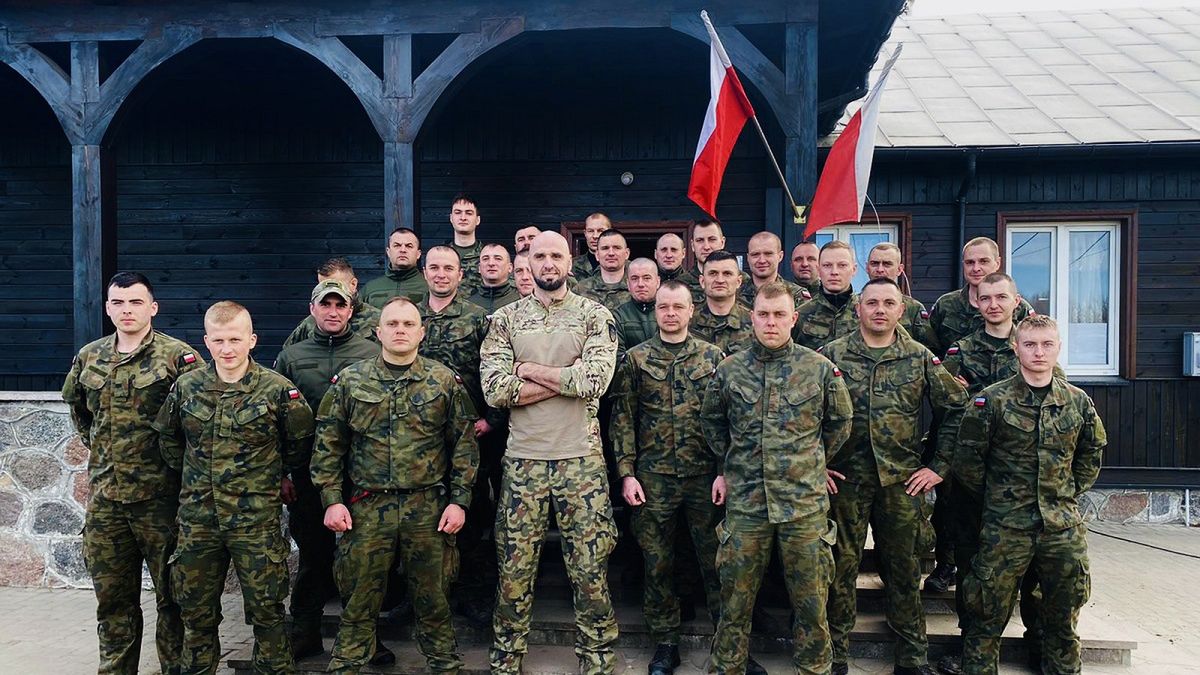 Marcin Gortat z żołnierzami