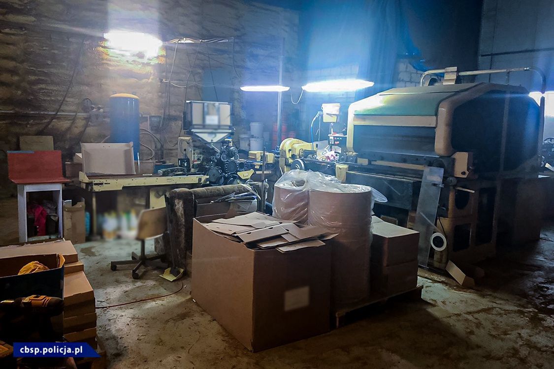 Nielegalna fabryka papierosów. Skarb Państwa stracił miliony