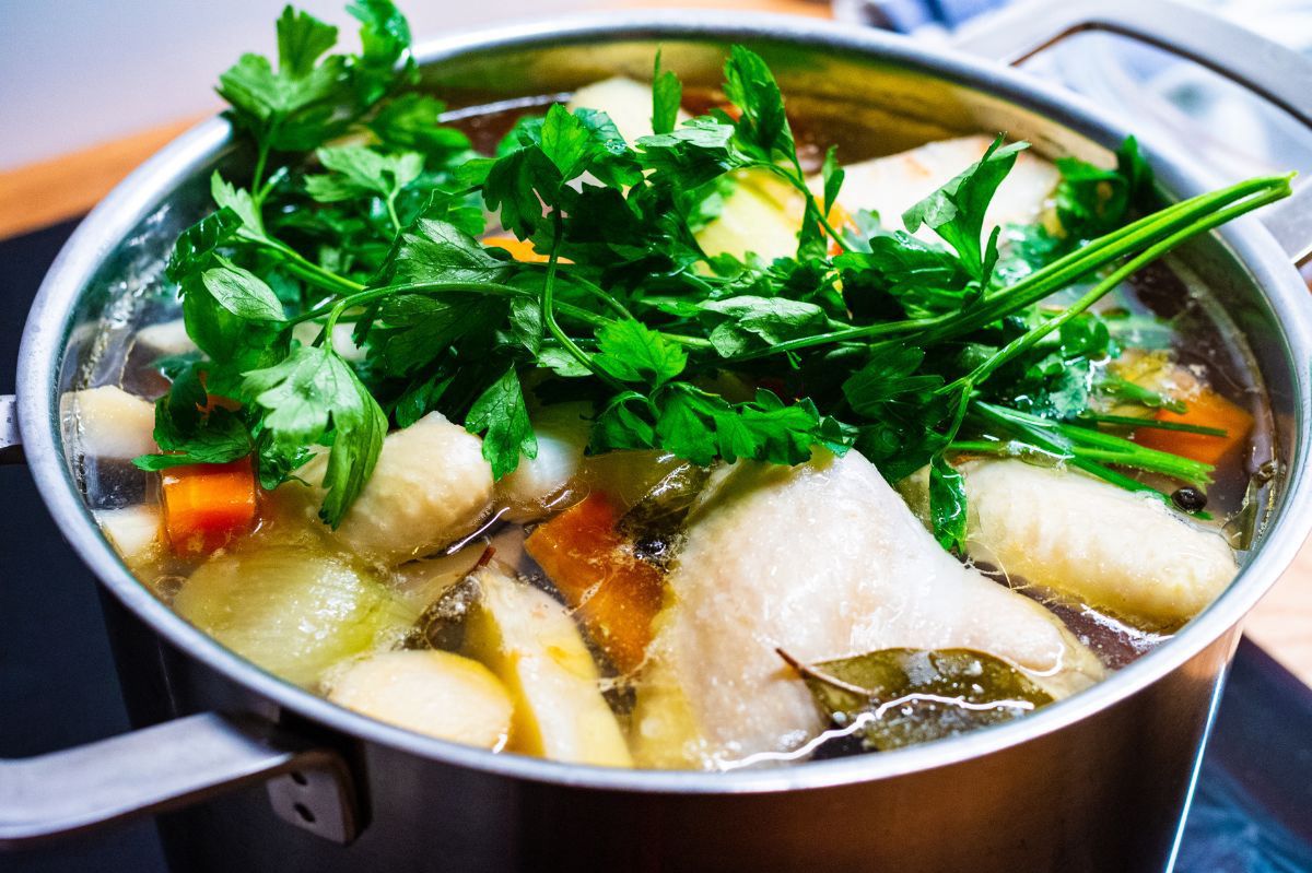 Tylko najlepsi kucharze dolewają do rosołu. Wiedzą, że podbija smak bardziej niż maggi