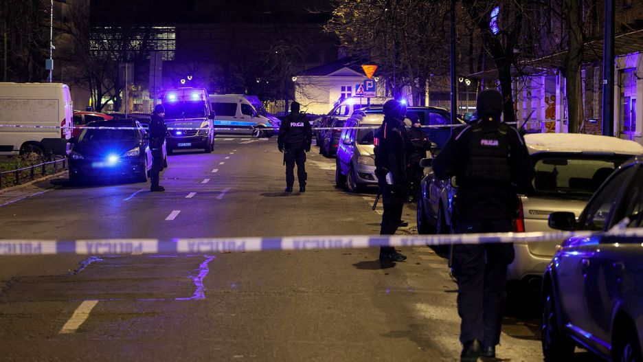 Policja przed budynkiem przy ul. Inżynierskiej 6