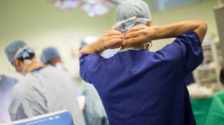 Lekarz zarobił 1,6 mln zł w rok. "To logistycznie niewykonalne"