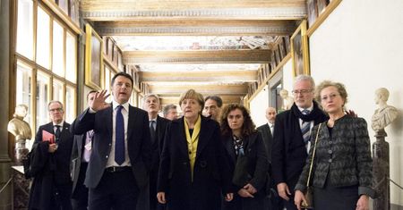Merkel chwali dodruk euro i wyciąga rękę do Greków