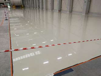 Posadzki żywiczne - europejski standard w polskim przemyśle