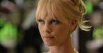 Charlize Theron w objęciach Keanu Reevesa