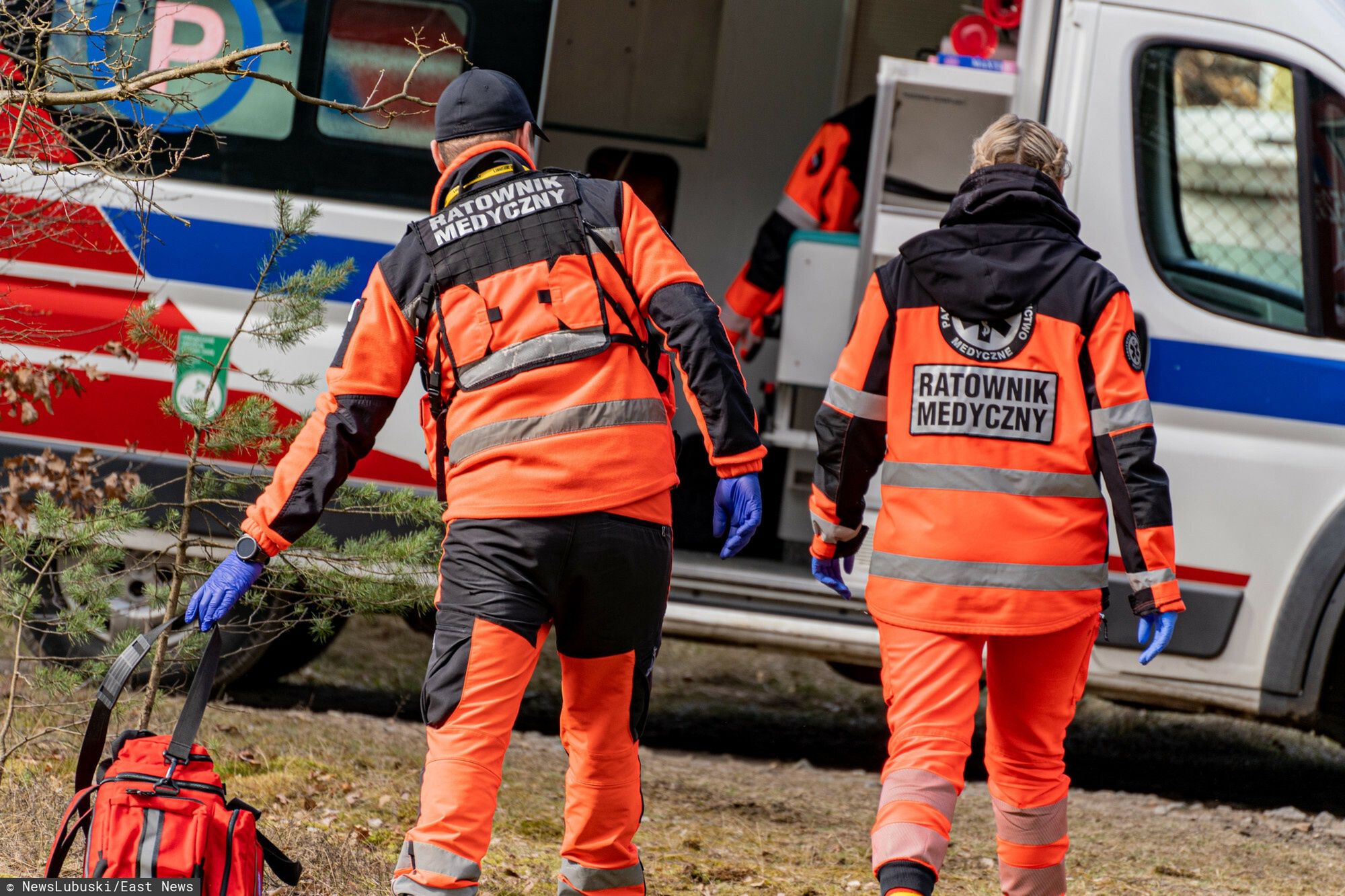 Pogotowie ratunkowe
ratownicy medyczni
ambulans