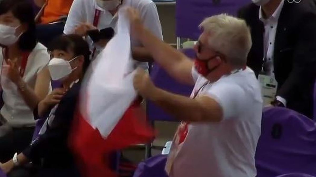Twitter / Eurosport / Na zdjęciu: Ryszard Czarnecki cieszy się z rekordu świata Polki