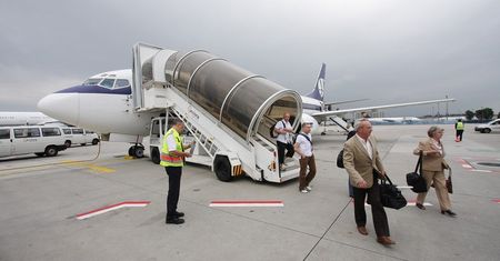 Francja: Strajk kontrolerów lotów powoduje zakłócenia na lotniskach w Paryżu