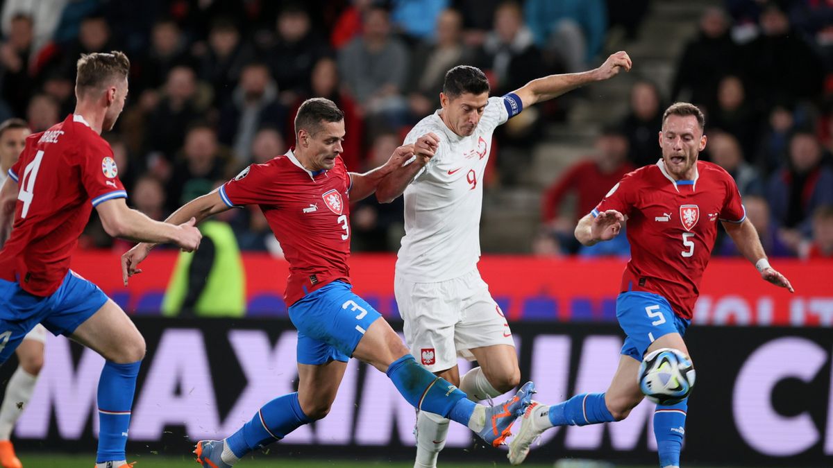 Zdjęcie okładkowe artykułu: PAP / Leszek Szymański / Na zdjęciu: Robert Lewandowski