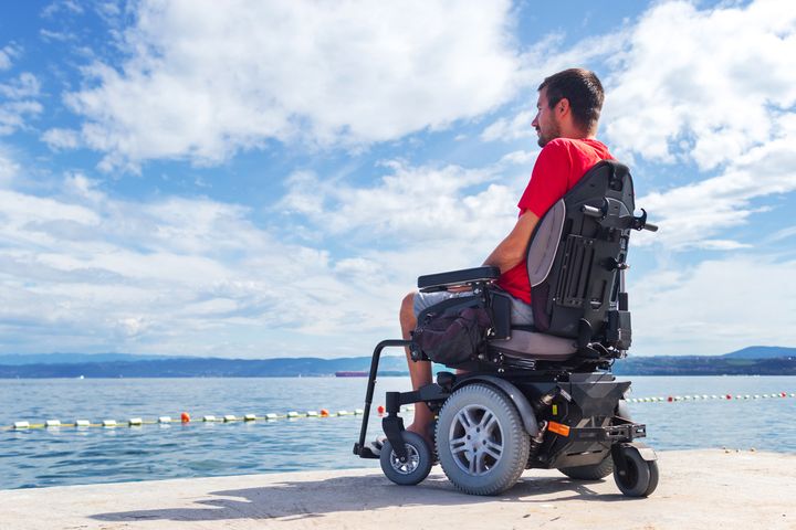 Dystrofia mięśniowa Duchenne’a powoduje zanik mięśni i zmusza do poruszania się na wózku inwalidzkim.