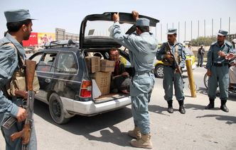 Wojna w Afganistanie. Bomba w autobusie wiozącym ludzi do pracy