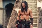 ''Frontier'': Jason Momoa handluje futrem