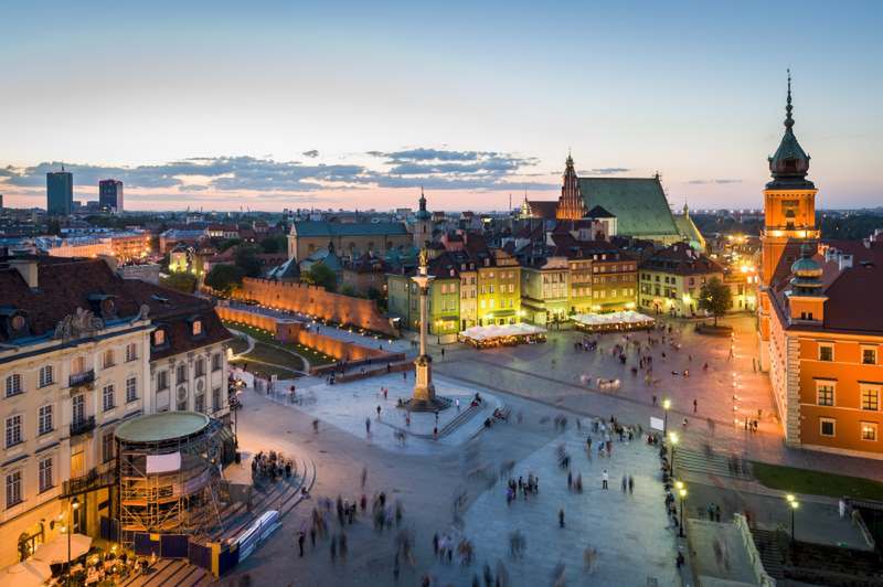 Warszawa - kto pozwolił na budowę biurowca na Placu Zamkowym?