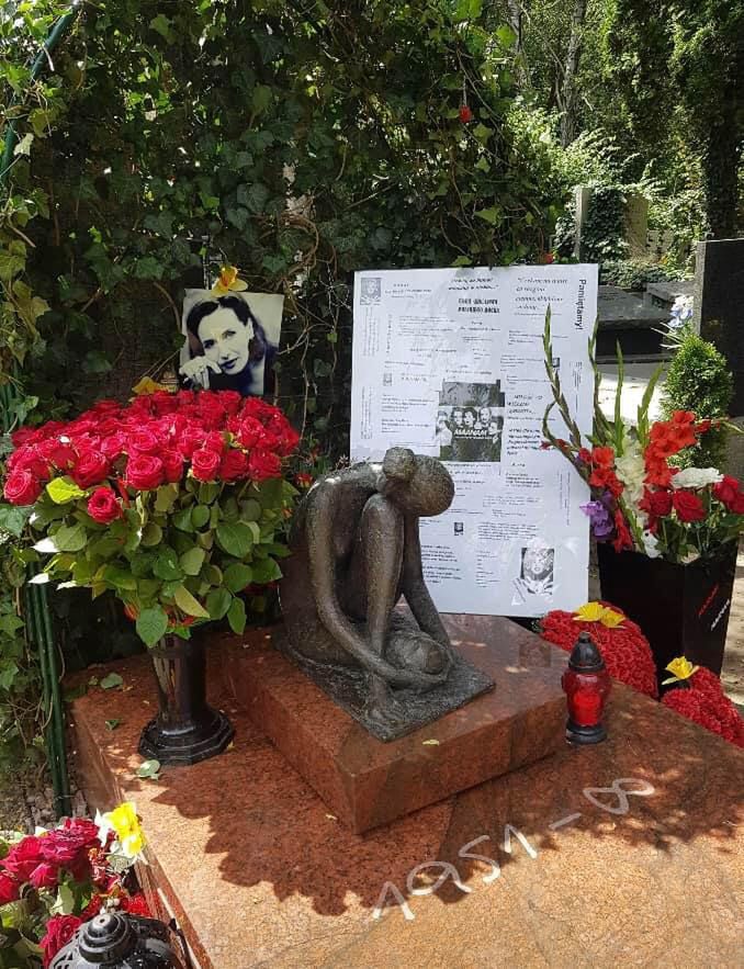 Warszaw. Miłość wieczna tęsknota. Fani pamiętali o drugiej rocznicy śmierci Kory 