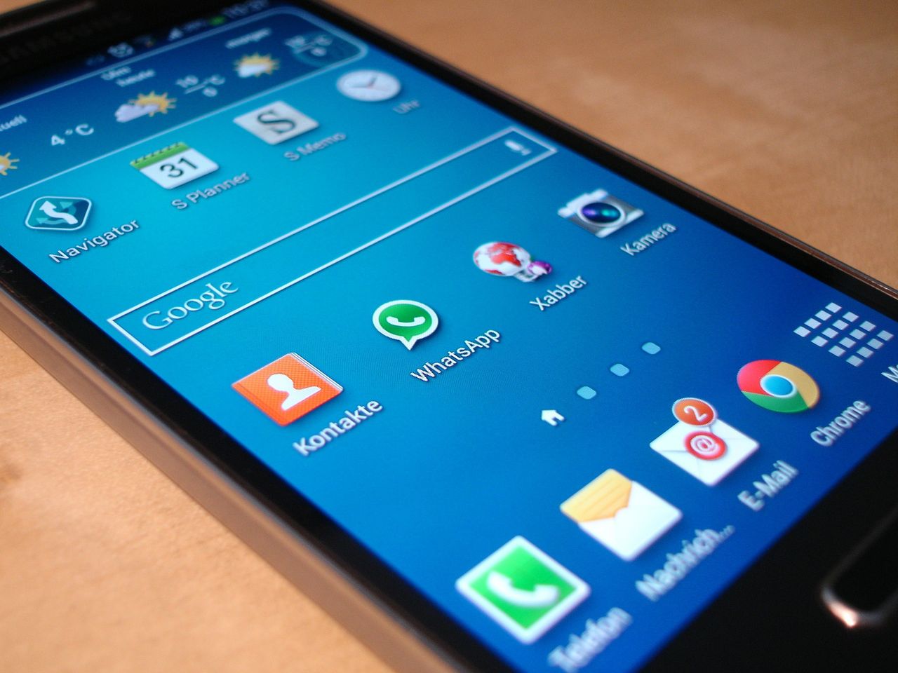 SMS może zawiesić starsze Samsungi Galaxy – winny protokół sprzed 17 lat