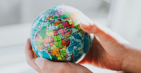 Piekielnie trudny quiz geograficzny. Wiesz, który kraj ma więcej mieszkańców?