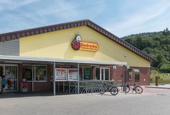 Nowy system na parkingach Biedronki. Sieć wyjaśnia, na czym polega