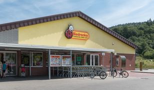 Nowy system na parkingach Biedronki. Sieć wyjaśnia, na czym polega