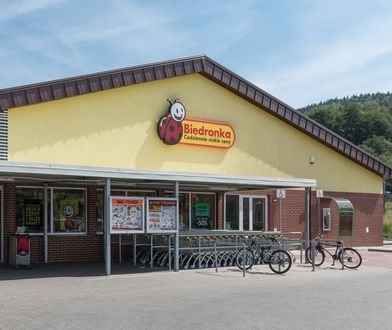 Nowy system na parkingach Biedronki. Sieć wyjaśnia, na czym polega