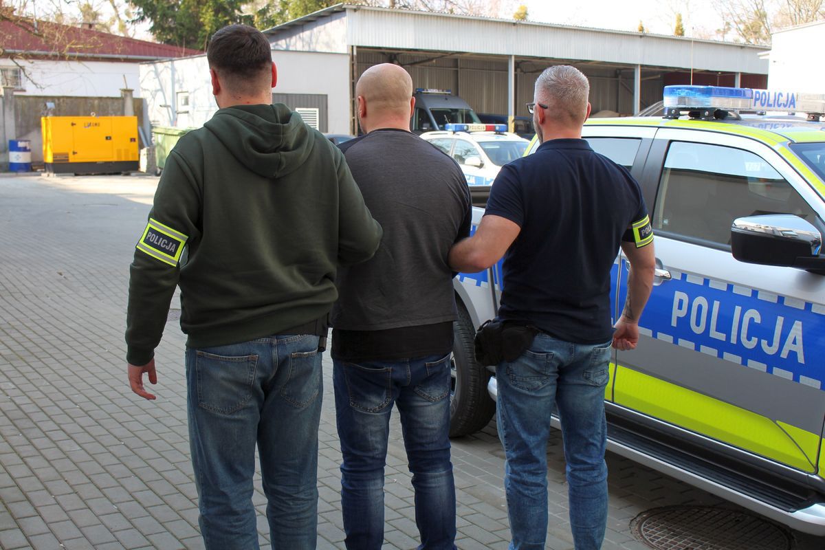 Seksualne wiadomości i nagrania. 50-latek z Tarnobrzega podejrzany o uporczywe nękanie 21-latki