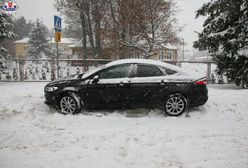 Pod szkołą potrąciło ją auto, przejechał po niej kolejny pojazd. 14-latka walczy o życie