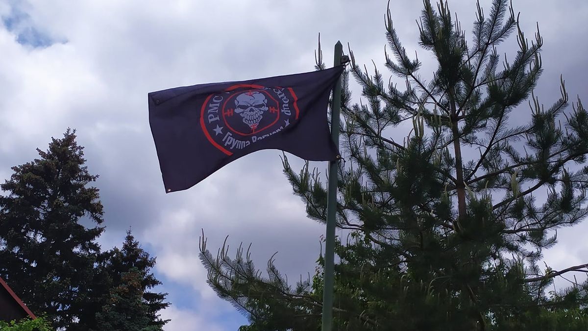 Flaga Grupy Wagnera w Czechach 