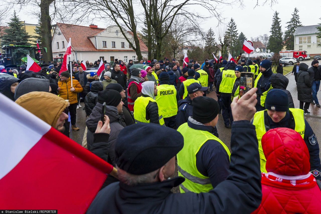 Protest rolników w Morągu przed spotkaniem z Donaldem Tuskiem