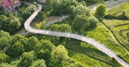 Piesi i rowerzyści przestaną brodzić w błocie. Udało się znaleźć pieniądze na dokończenie budowy drogi pieszo-rowerowej