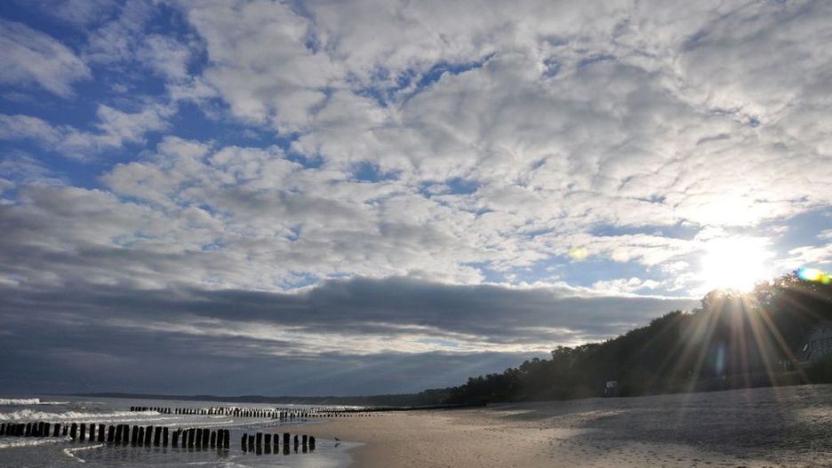 Chłodny poranek na wybrzeżu.