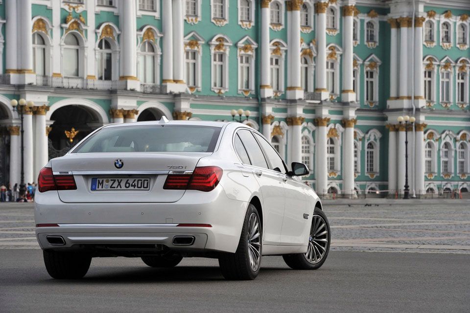 BMW serii 7 na rok 2013 - megagaleria niemieckiego okrętu flagowego 31