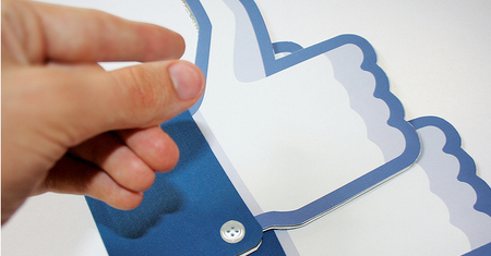 Facebook zgarnia 3,7 mld dolarów. Tylko z reklam