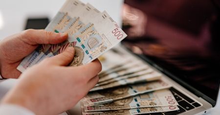 UE ogranicza płatności gotówkowe. Drogie zakupy tylko przez konto bankowe?