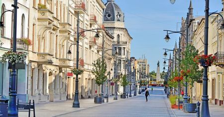 Łódź: Koniec remontu na ul. Stefana coraz bliżej. Drogowcy układają asfalt
