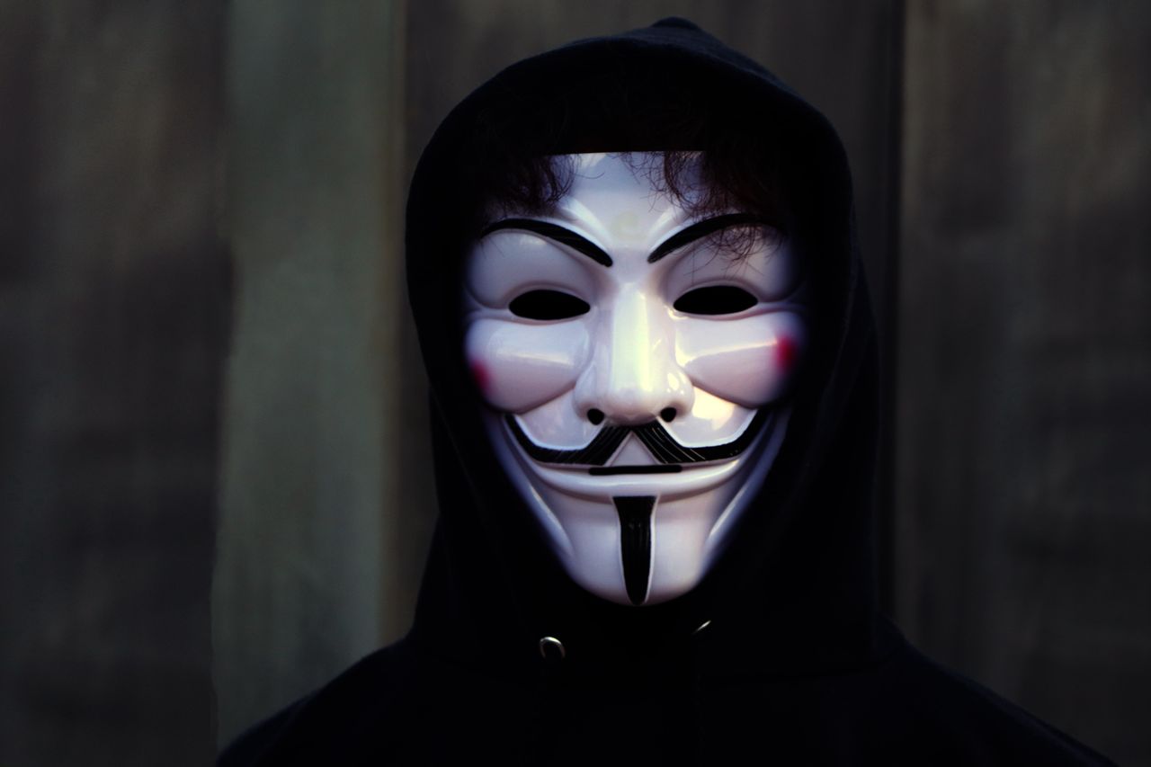 Anonymous na cyberwojnie z Kremlem. Oto najczęściej stosowane techniki