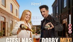 Halina Mlynkova i Sebastian Karpiel-Bułecka w kampanii Kozel