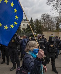 Protest przed ambasadą Rosji w Pradze. "Putin jest mordercą"