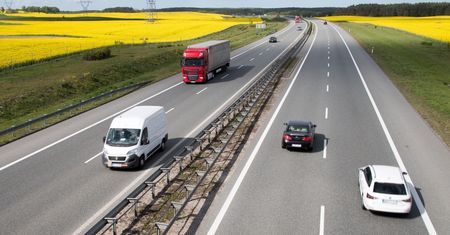 Tirowiec kontra kierowca osobówki. Mówią, co myślą o sobie