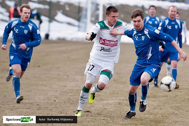 Piotr Kieruzel w pojedynku fizycznym z Łukaszem Gikiewiczem