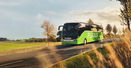 FlixBus jedzie z #moneypomaga. Rozdajemy zniżkowe kupony