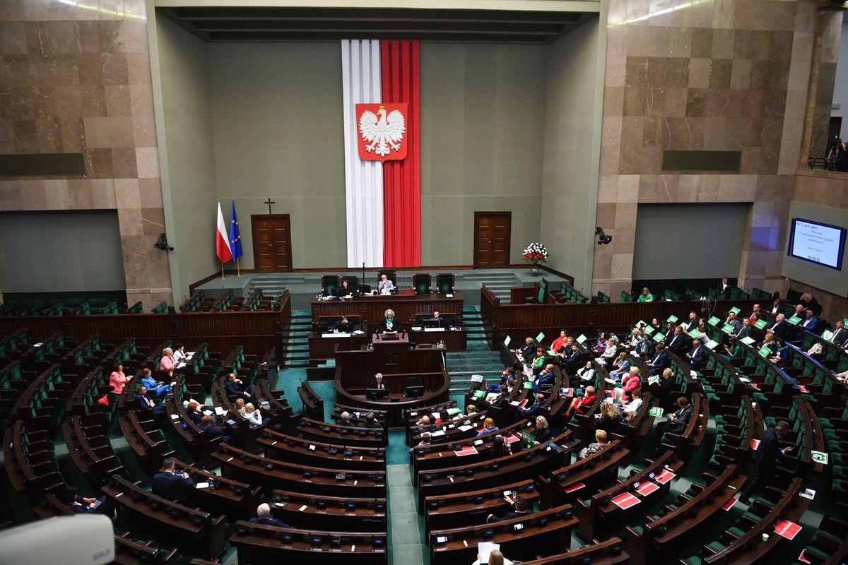 Warszawa, 22.06.2022. Posłowie na sali obrad Sejmu w Warszawie, 22 bm. Sejm zajmuje się obywatelskim projektem liberalizującym przepisy dotyczące aborcji. (jm) PAP/Radek Pietruszka