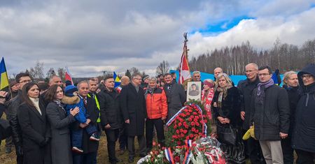 Ambasador Andrejew uczcił pamięć zbrodniarza. Został wygwizdany i zakrzyczany