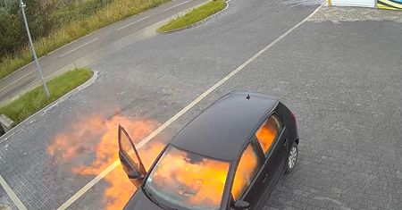 Wybuch w Jeleniej Górze. Kierowca siedział w samochodzie