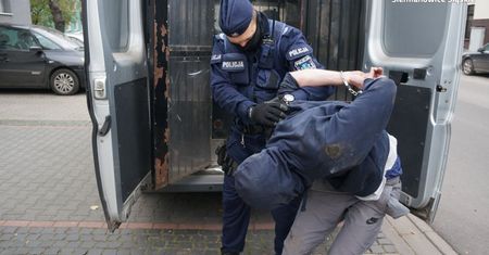 Siemianowice Śl. Biegał z pistoletem po ulicy