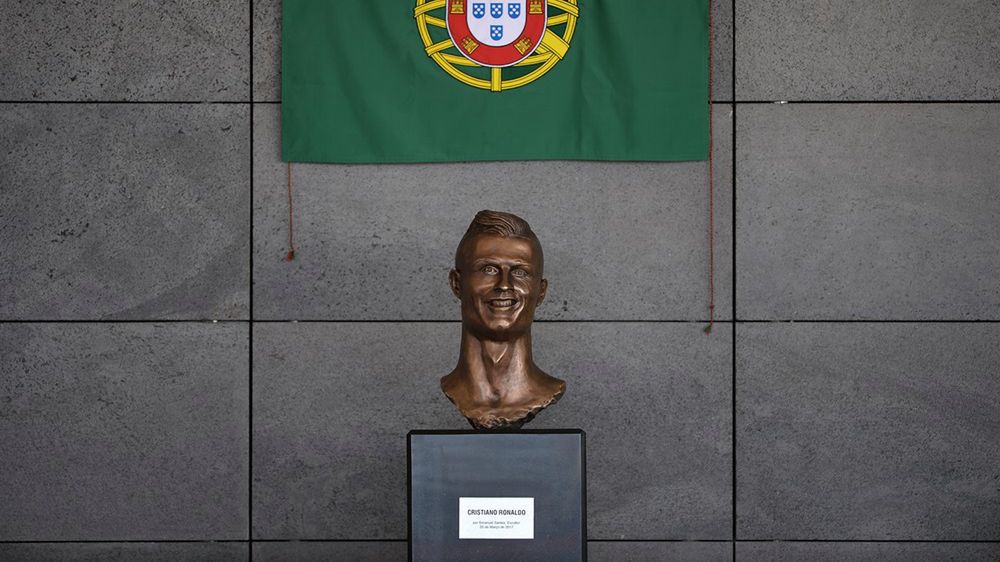 popiersie Ronaldo w Funchal