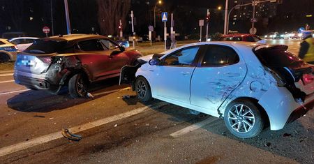 Karambol w Rzeszowie. Kobieta staranowała pieszych i kilka samochodów